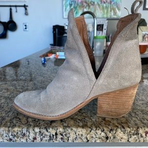 7.5 Jeffrey Campbell Bootie